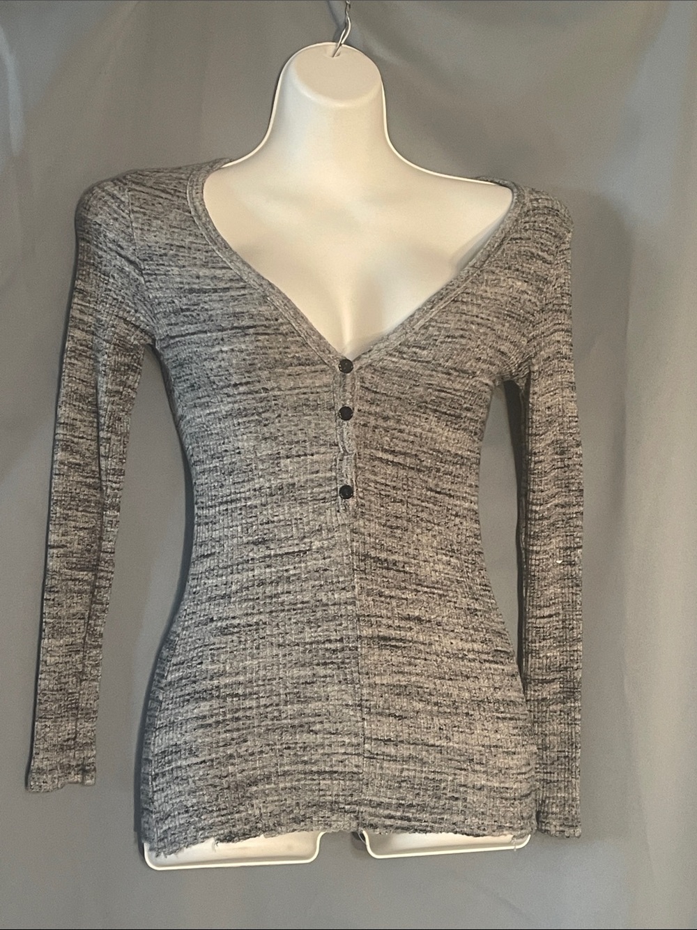 Fashion Nova Women's Gray Ribbed V-Neck Henley Long Sleeve Top